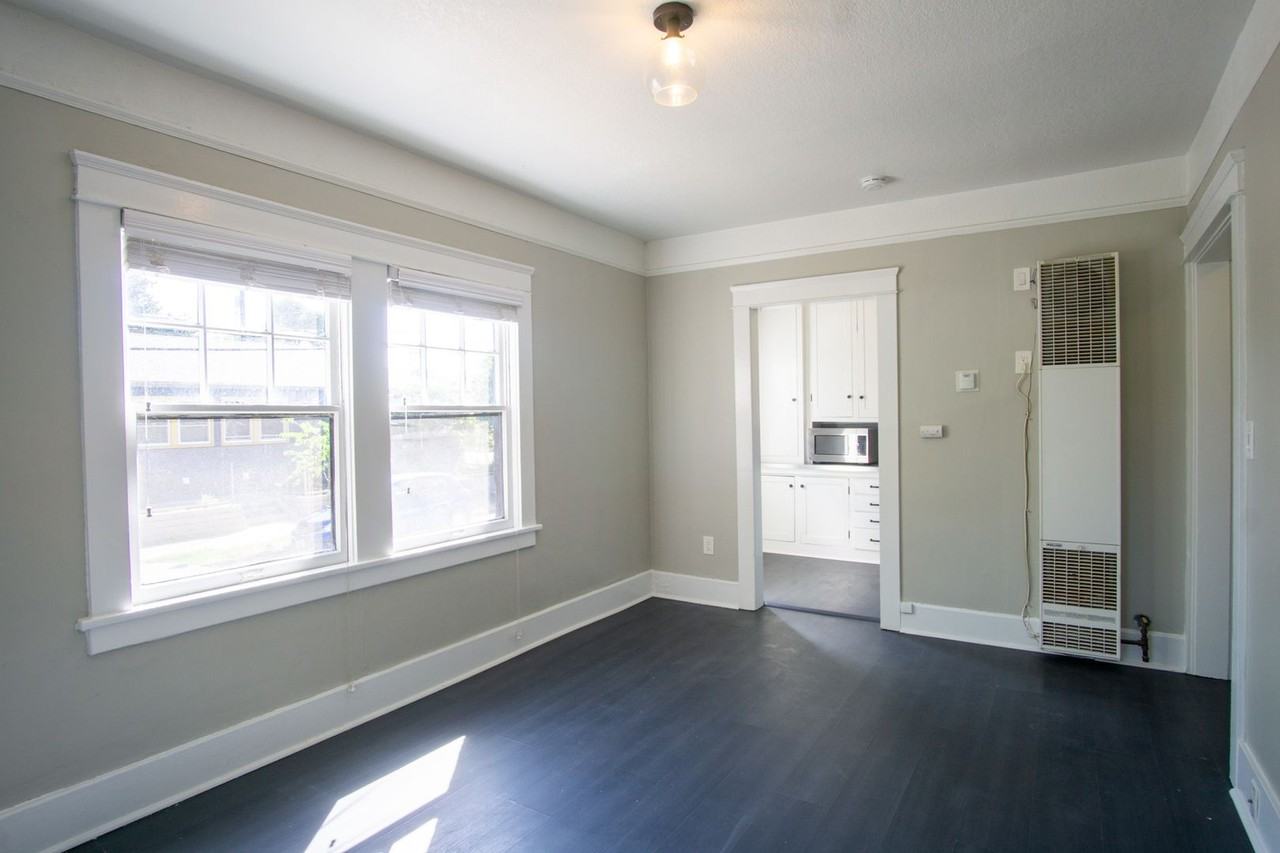 7437 N Saint Louis Ave #3 - Photo 4 of 11