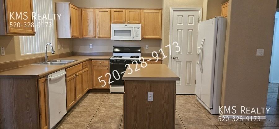 2689 S Desert Cavern Place-OWNER/AGENT - Photo 3 of 27