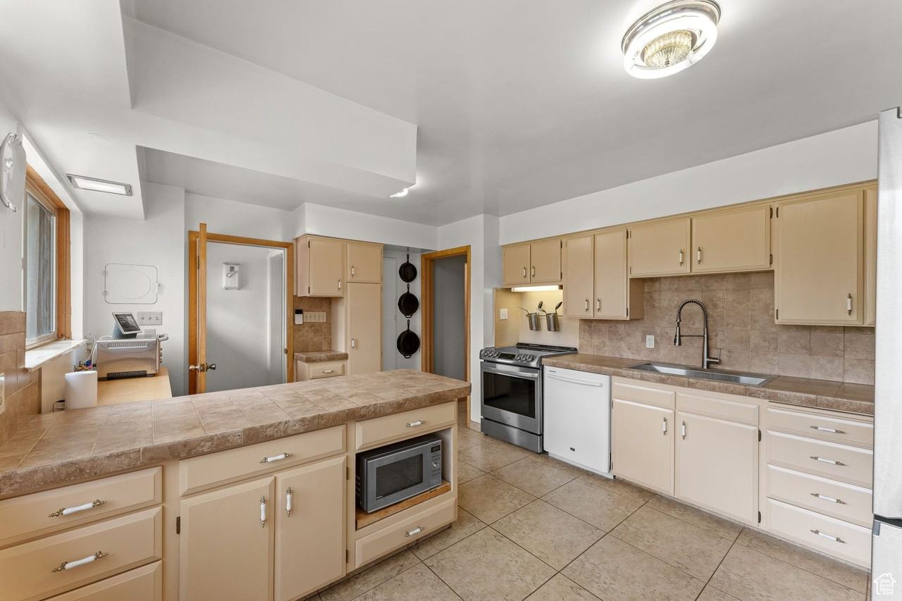 1350 36th St #NA - Photo 3 of 13