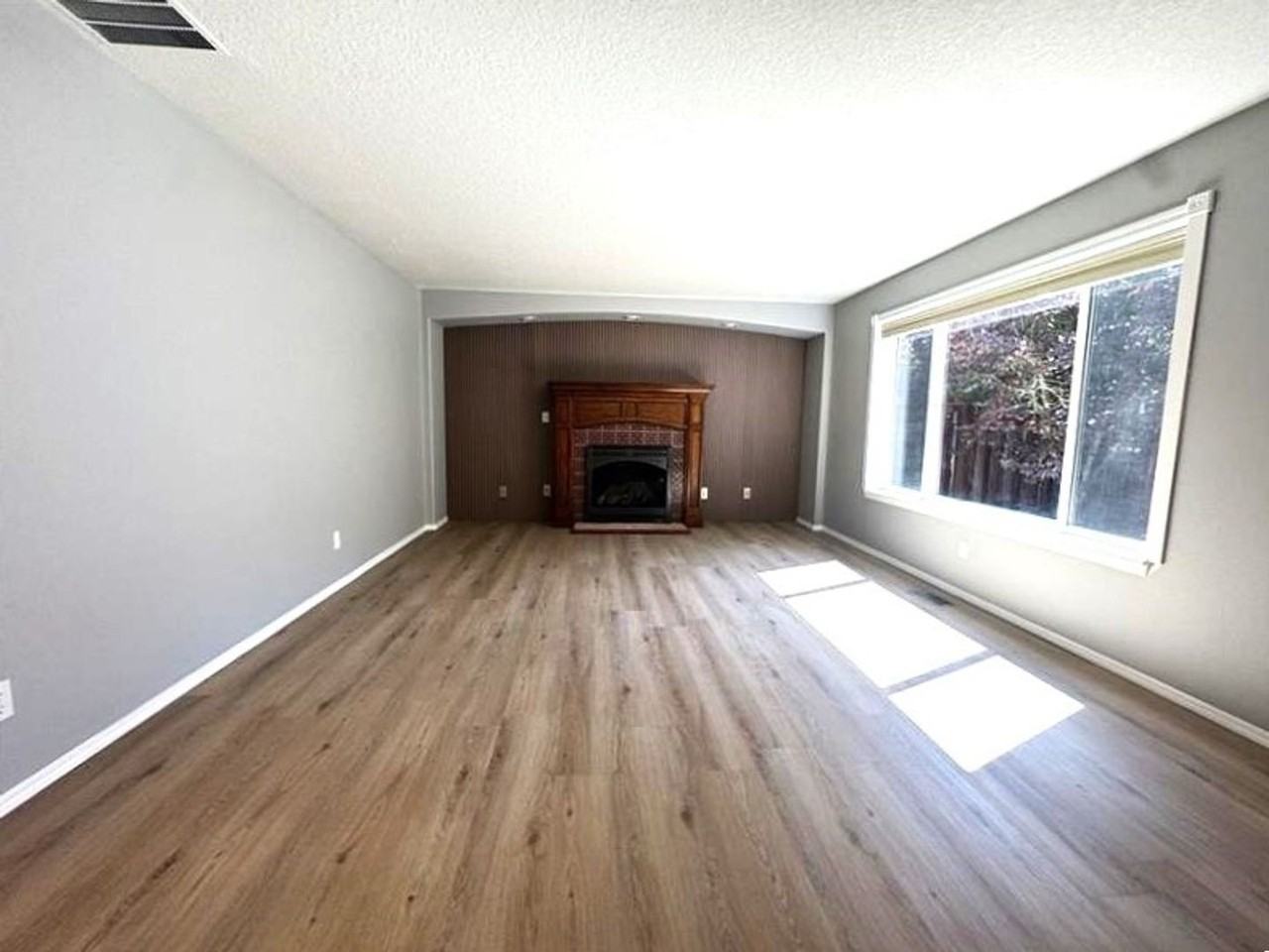 793 Ne 61st Ct - Photo 3 of 18