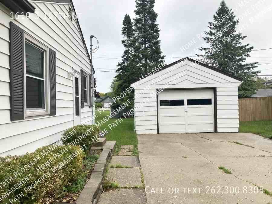 1610 S 167th St - Photo 2 of 10