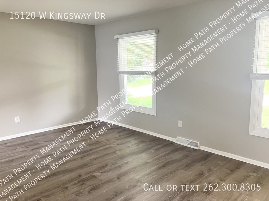 15120 W Kingsway Dr - Photo 3 of 10