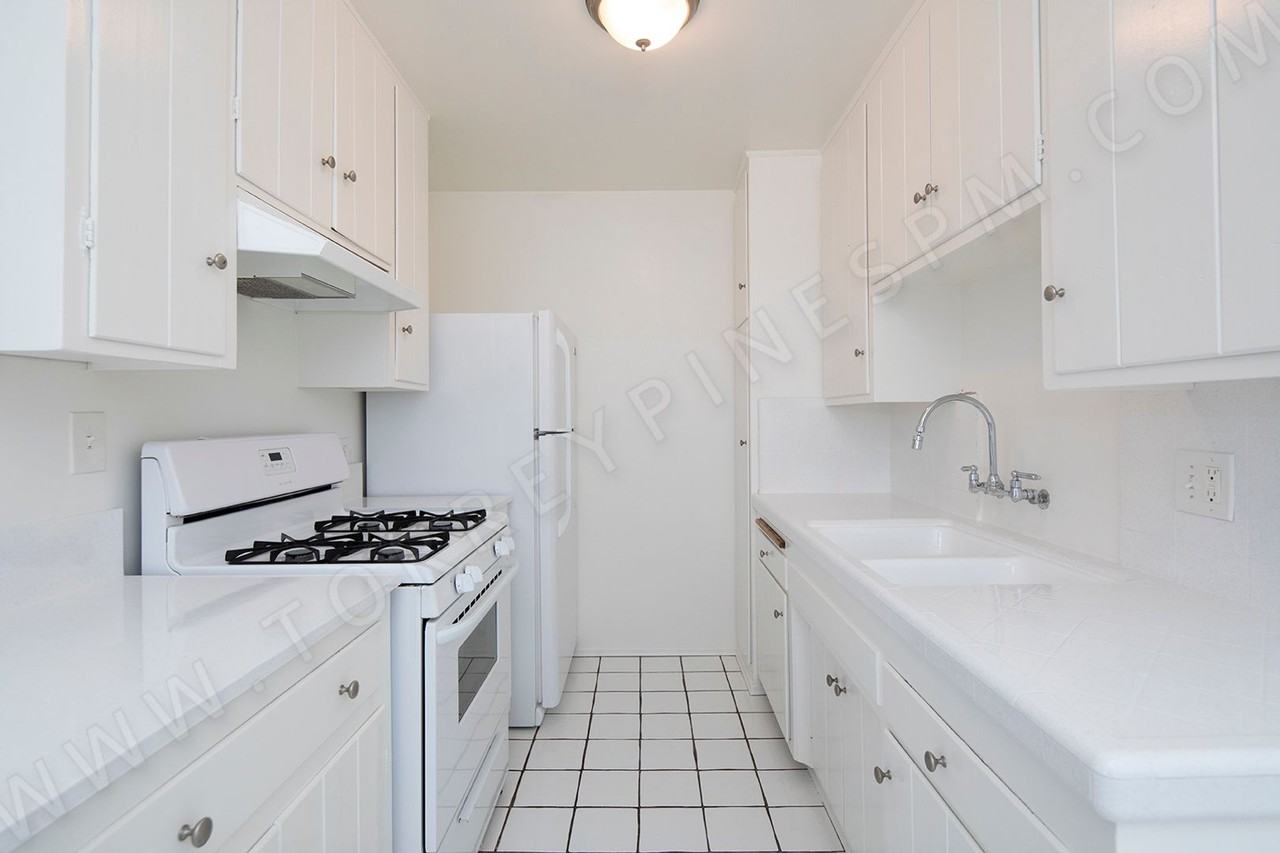 1244 Colusa St - Photo 3 of 6