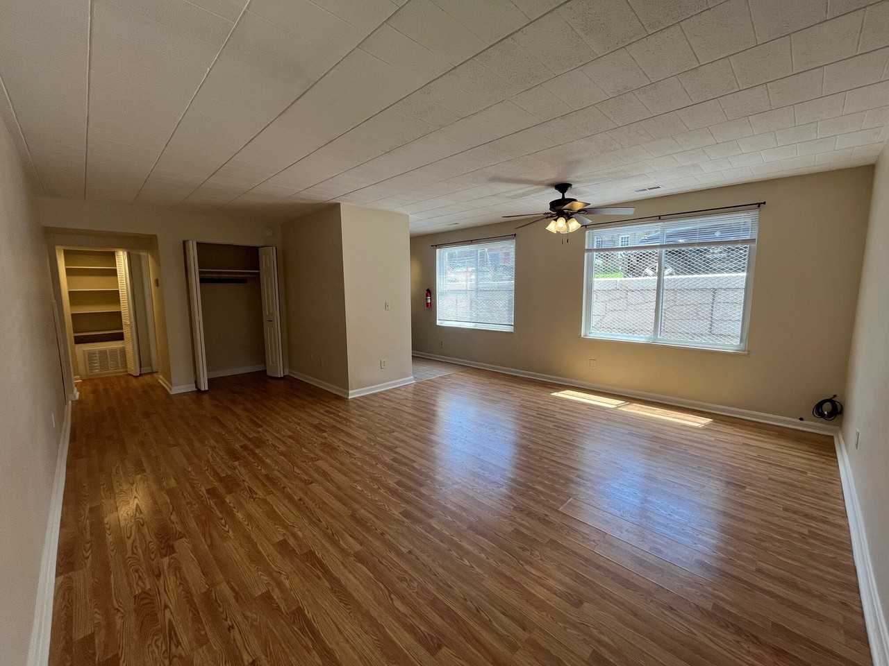 Fifth 6780 - Photo 4 of 17