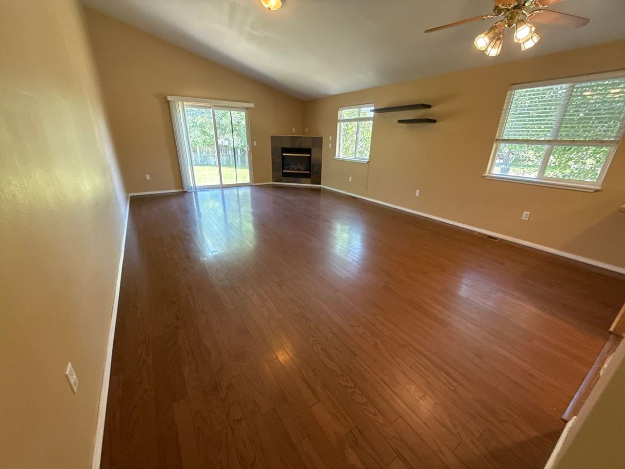 1214 Ne Glacier Ridge Rd - Photo 2 of 12