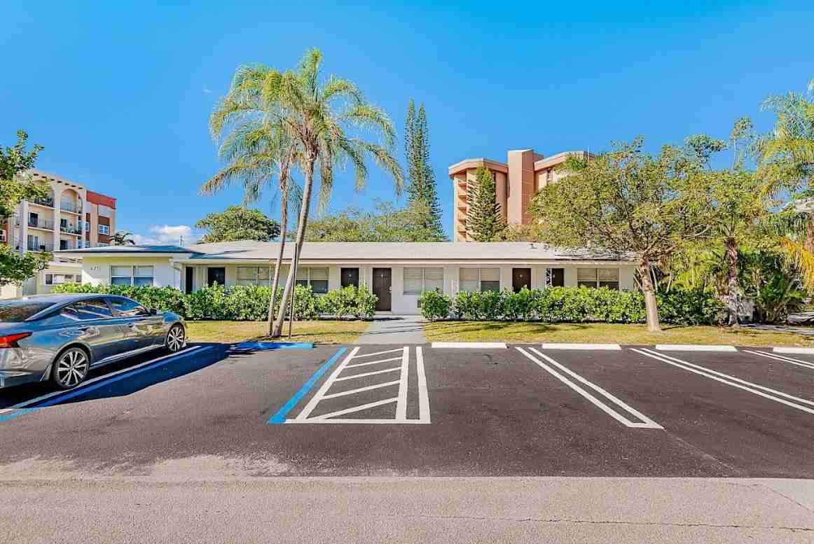 421 Sunset Drive - Photo 2 of 20