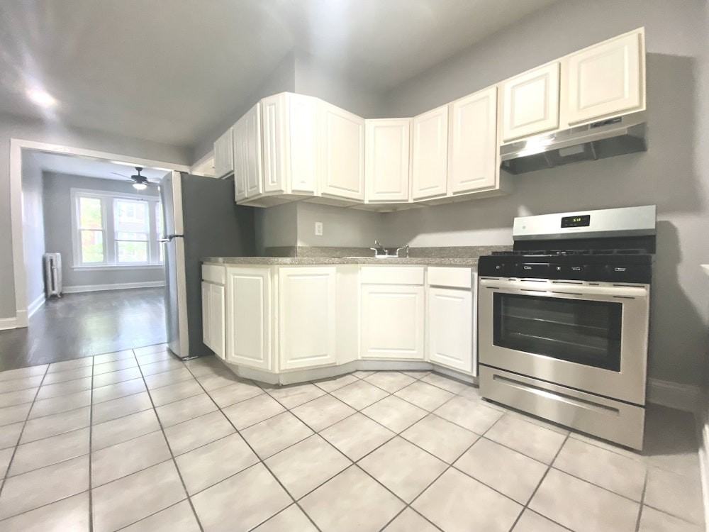 1253 West Rosemont Avenue, Unit 2 - Photo 2 of 9