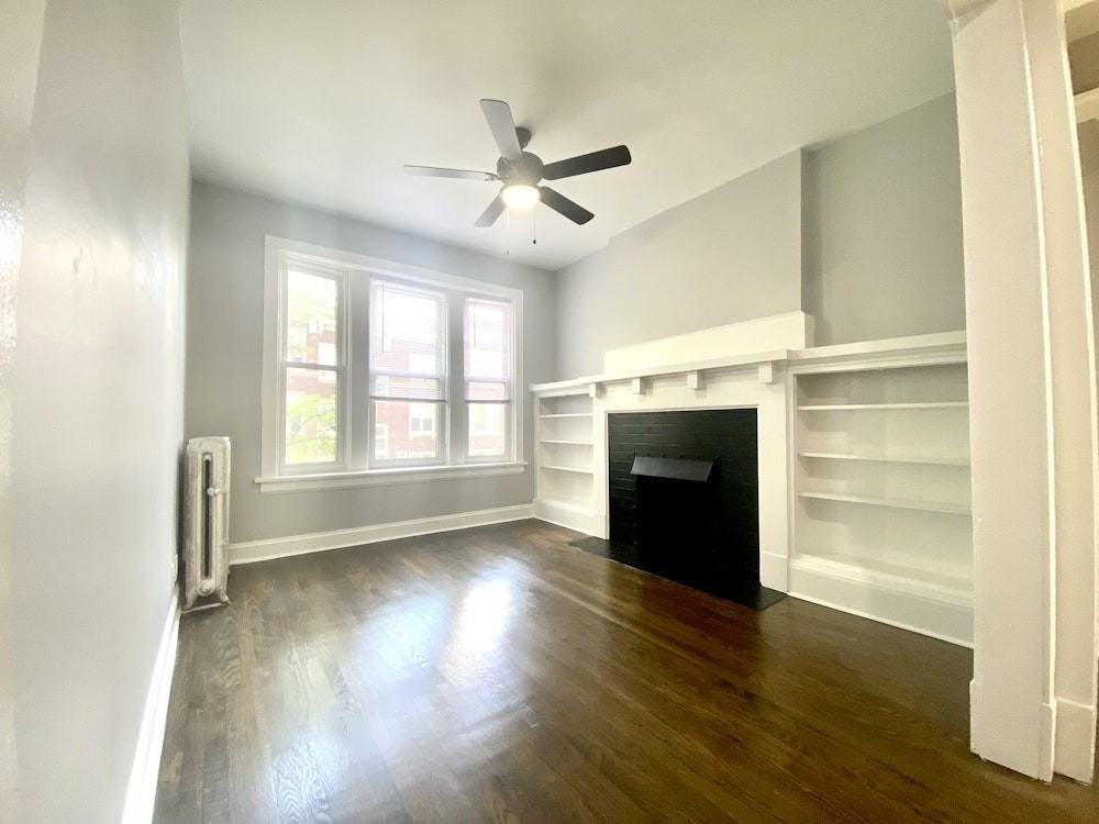 1253 West Rosemont Avenue, Unit 2 - Photo 3 of 9