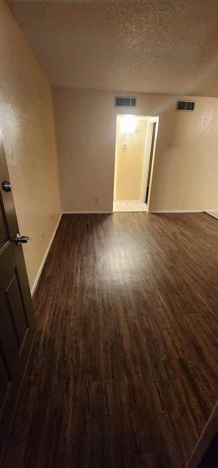 2843 East 17th Street - Photo 4 of 50