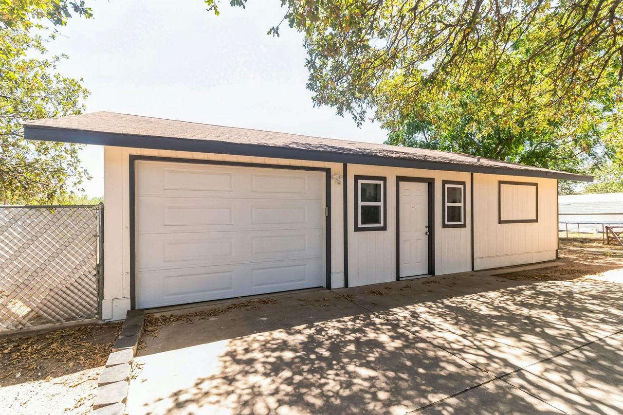 124 East Castlebriar Drive - Photo 2 of 25