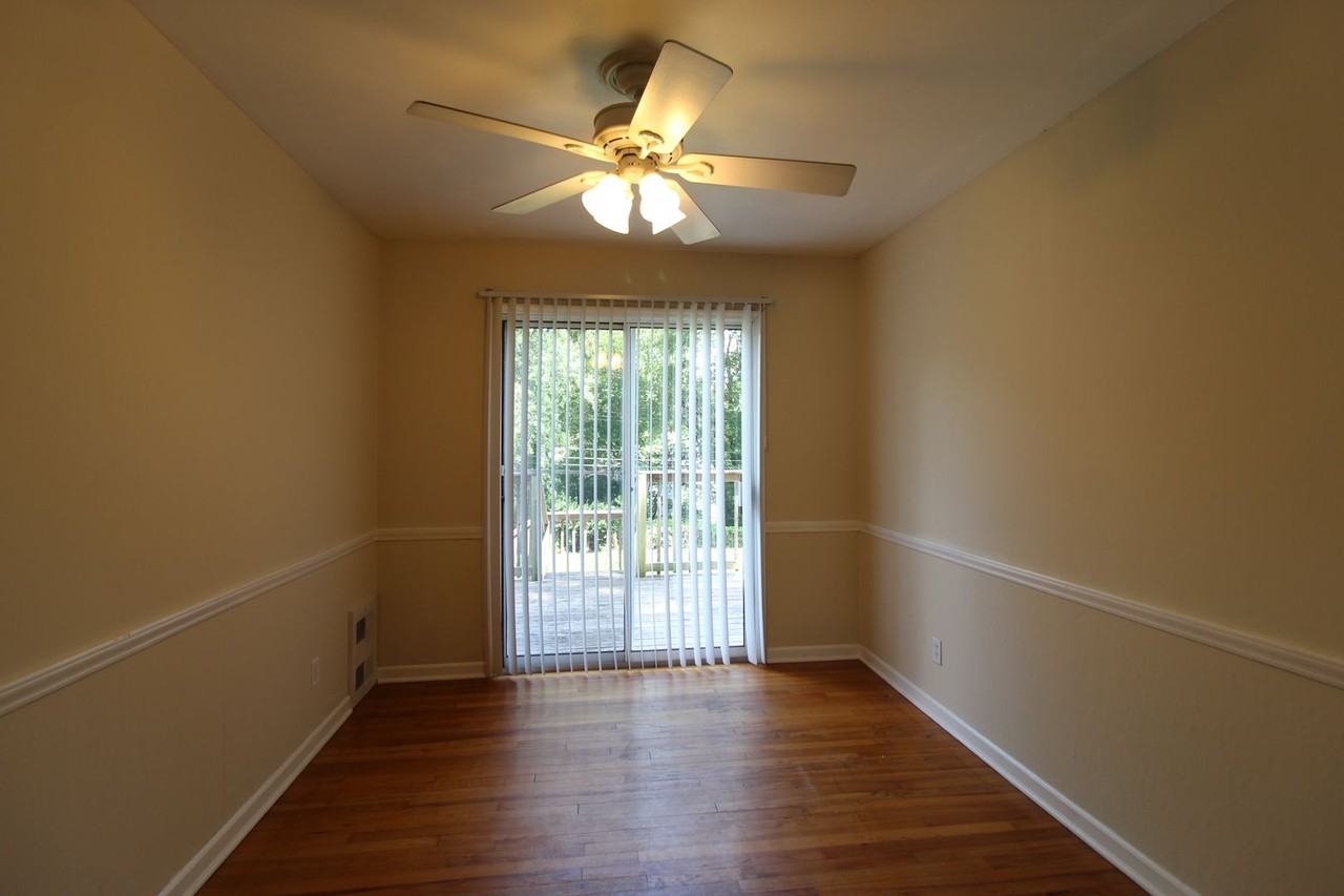 7109 Glenwood St - Photo 4 of 12