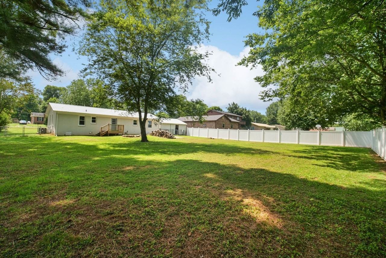 106 Napier Dr - Photo 3 of 26