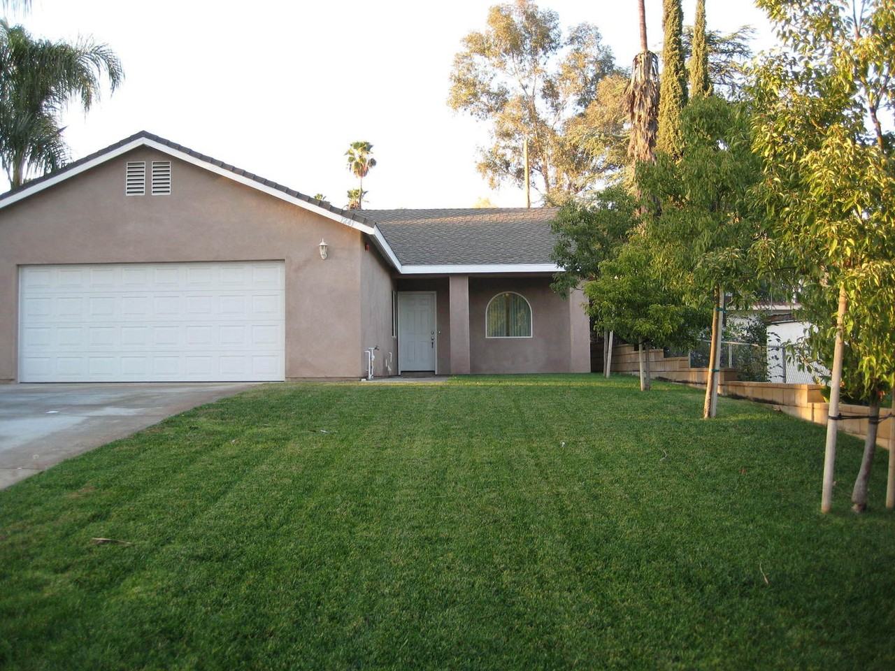 7241 Pontoosuc Ave - Photo 3 of 38