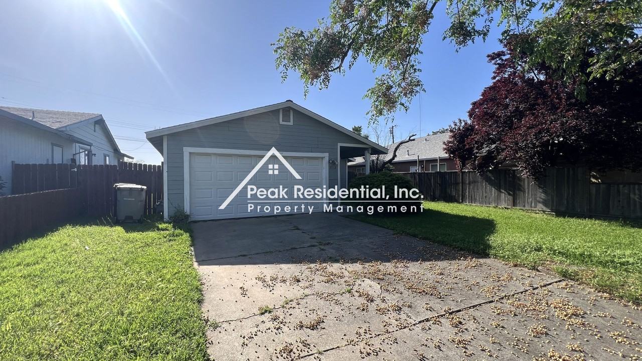 3913 May St - Photo 3 of 27