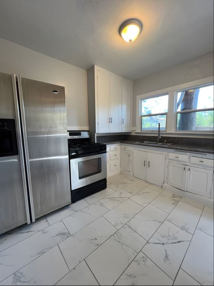 4569 Eagle Rock Blvd - Photo 2 of 3