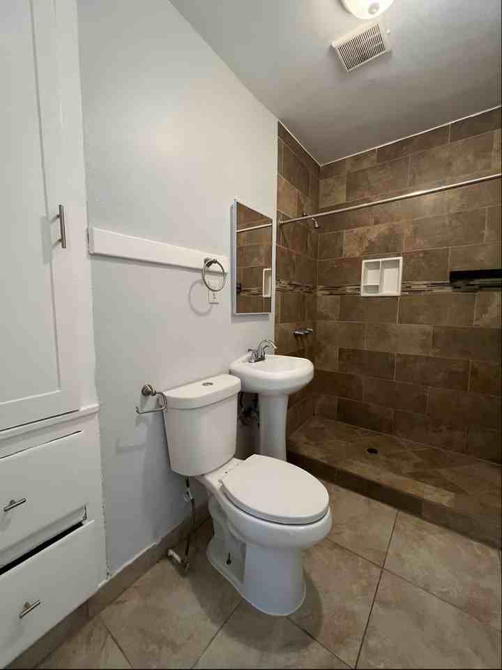 4569 Eagle Rock Blvd - Photo 3 of 3