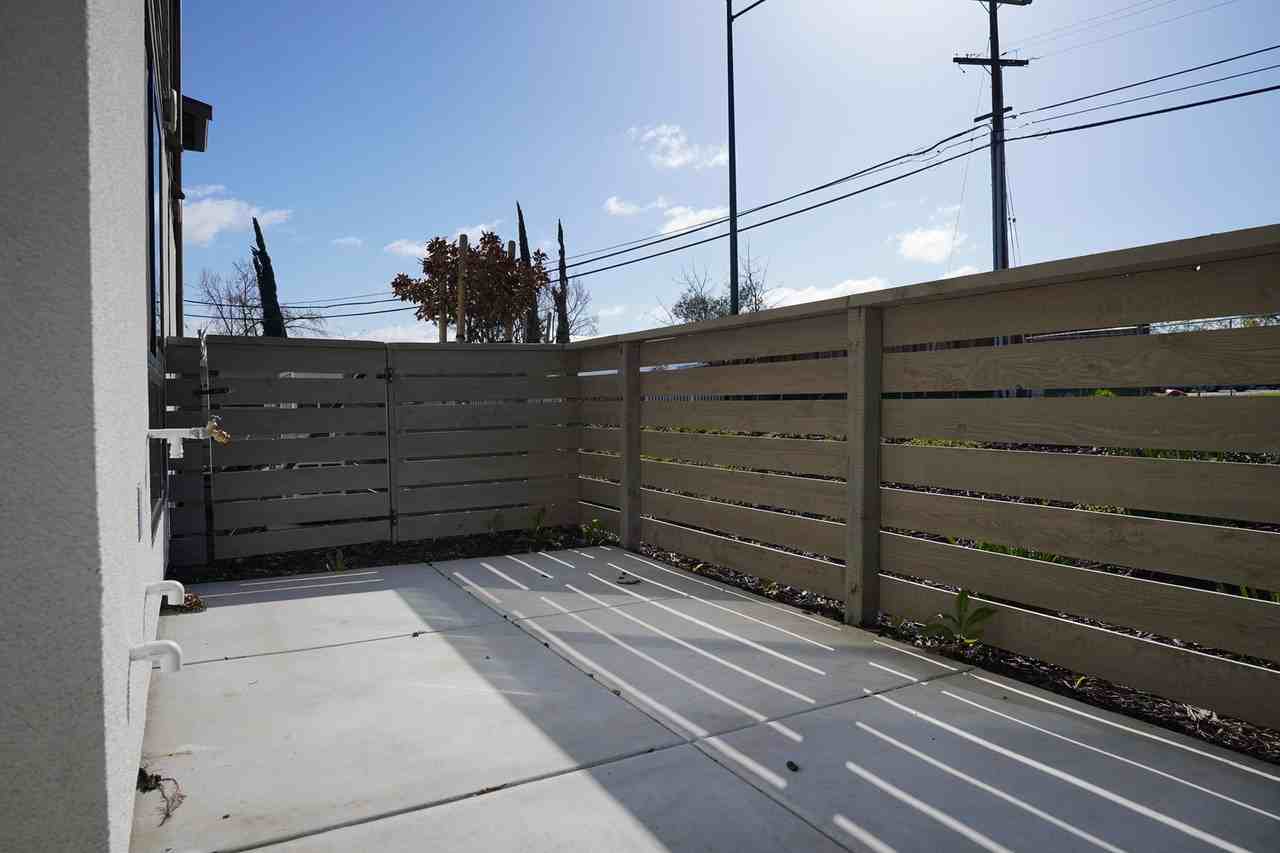 132 Pioneer Ave - Photo 3 of 25