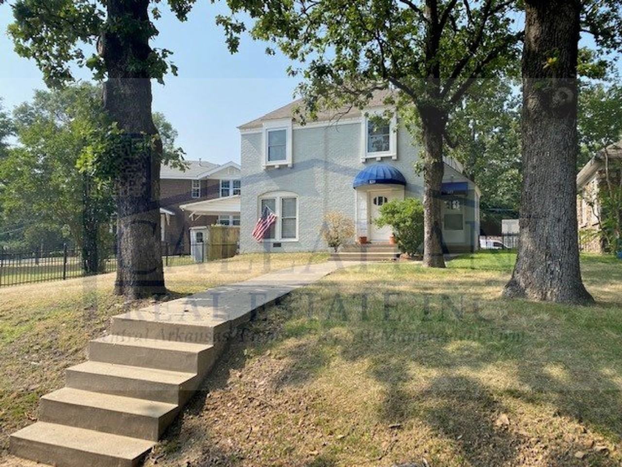 137 Crestview Dr - Photo 2 of 13