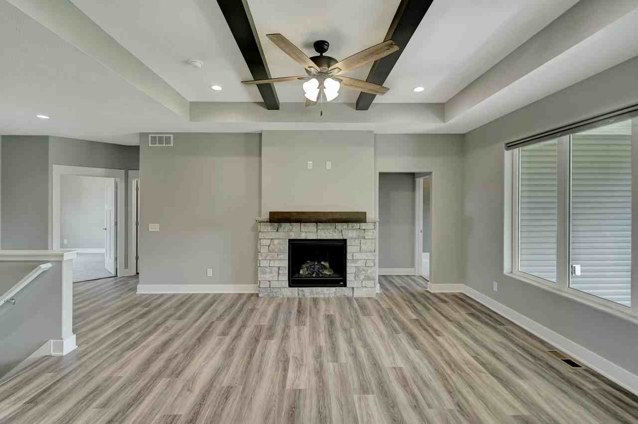 8710 S 51st St - Photo 5 of 20