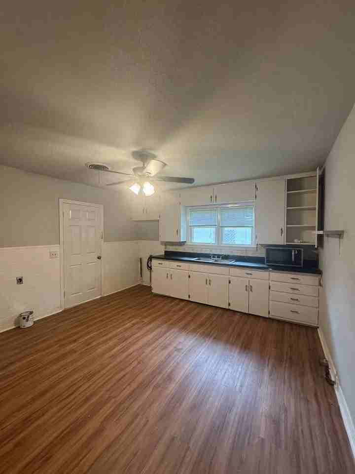 1513 S Avondale St - Photo 4 of 10