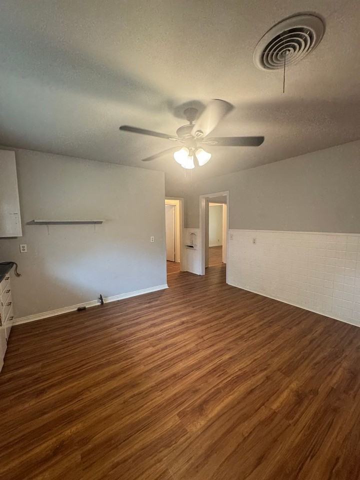 1513 S Avondale St - Photo 5 of 10