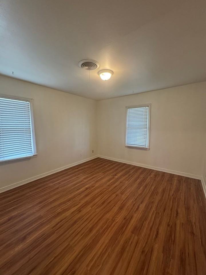 1513 S Avondale St - Photo 7 of 10