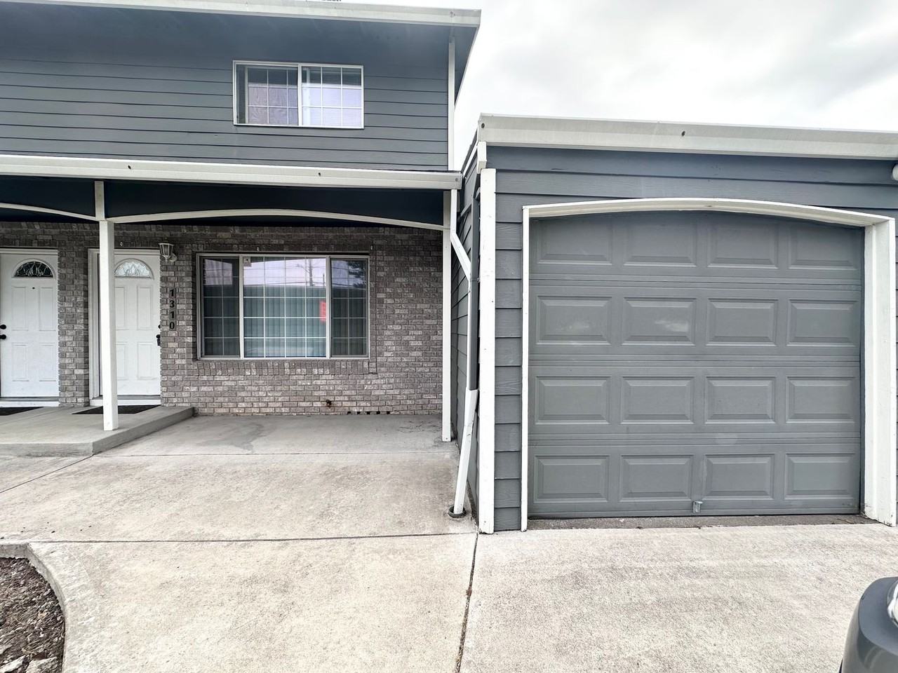 1310 Ne Kane Dr - Photo 3 of 27