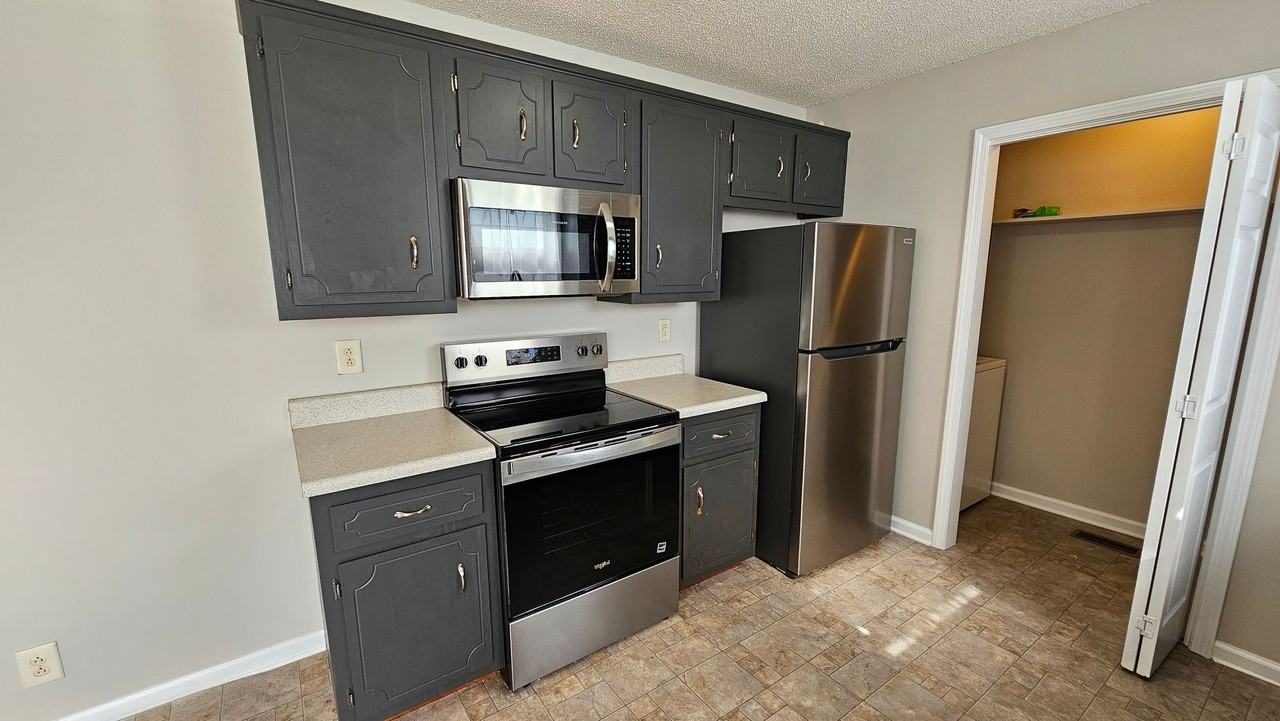938 Lindsey Dr - Photo 4 of 14