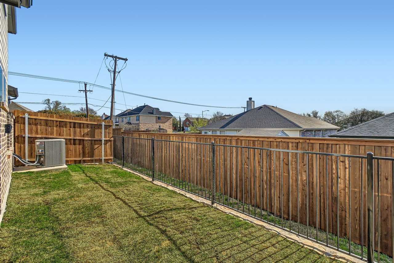 8119 Sawyer Dr - Photo 2 of 29