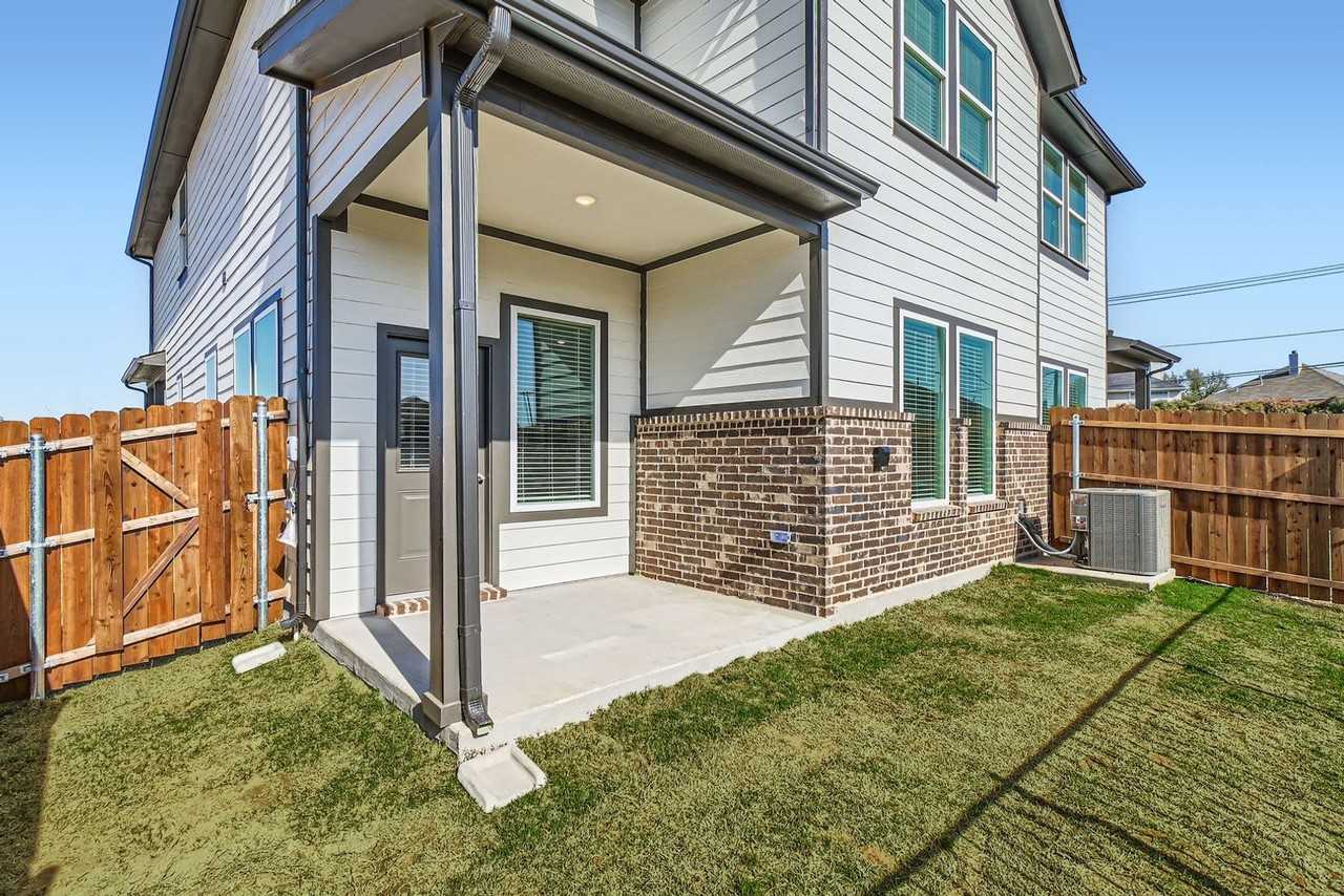 8119 Sawyer Dr - Photo 3 of 29