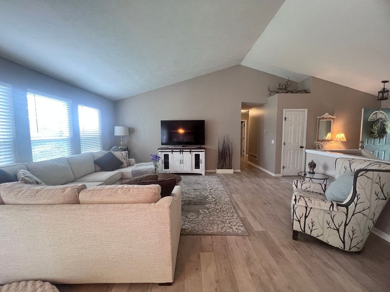 8524 Haystack Rd Se - Photo 3 of 27