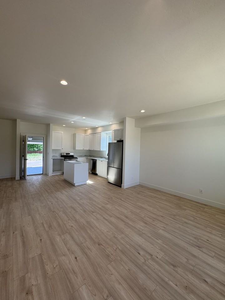 13 Grove Ln - Photo 3 of 19