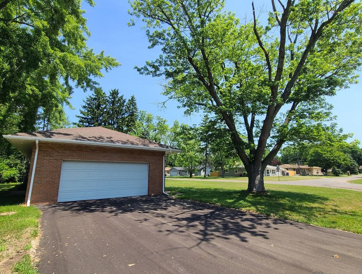 1648 Columbus Ave - Photo 3 of 33