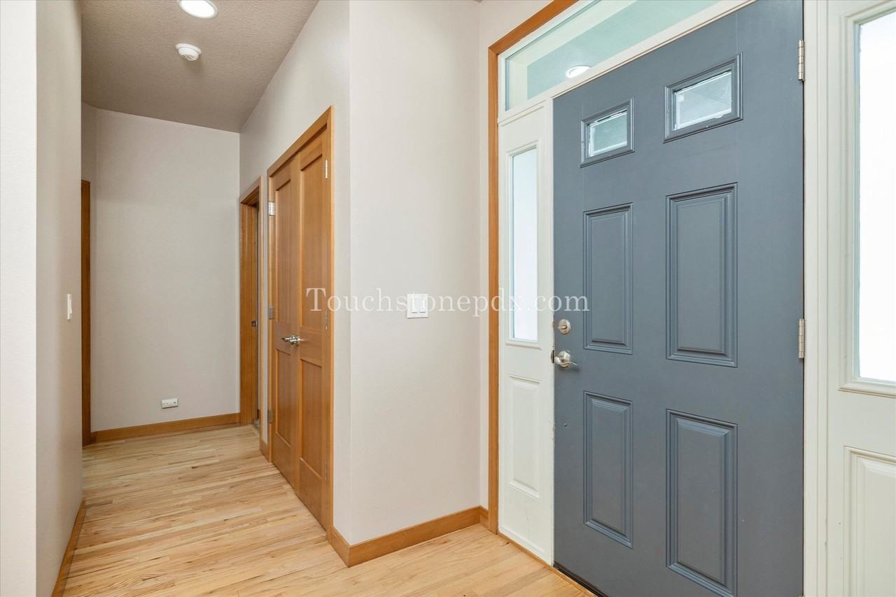 920 N Ivy St - Photo 6 of 39