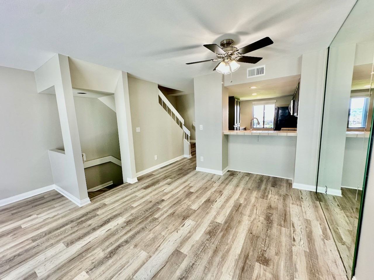 821 America Way - Photo 3 of 34