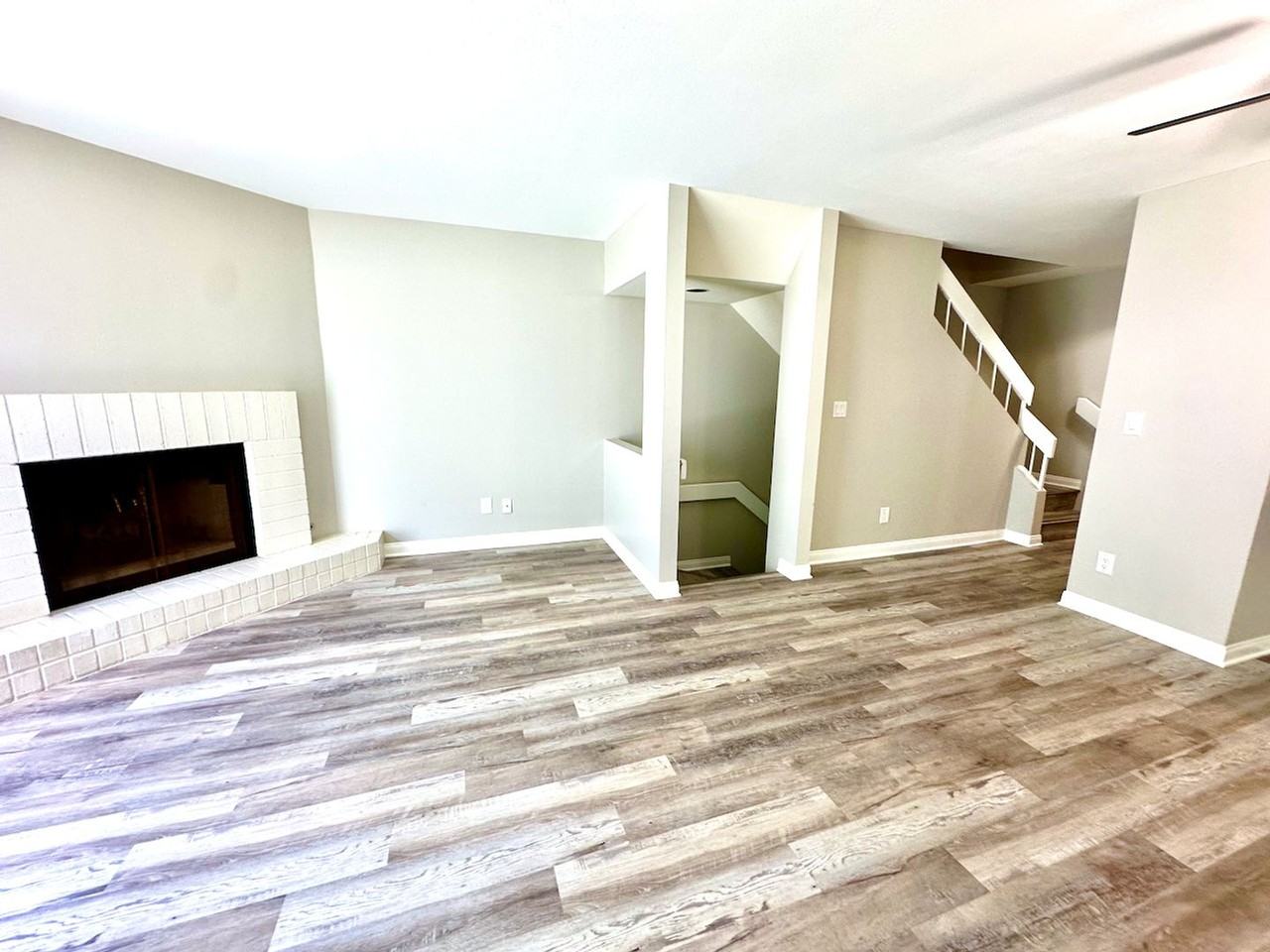 821 America Way - Photo 4 of 34