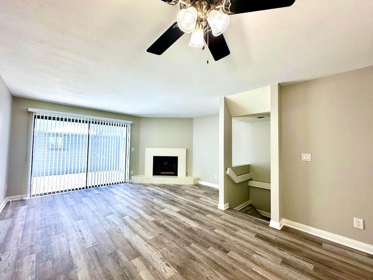 821 America Way - Photo 5 of 34