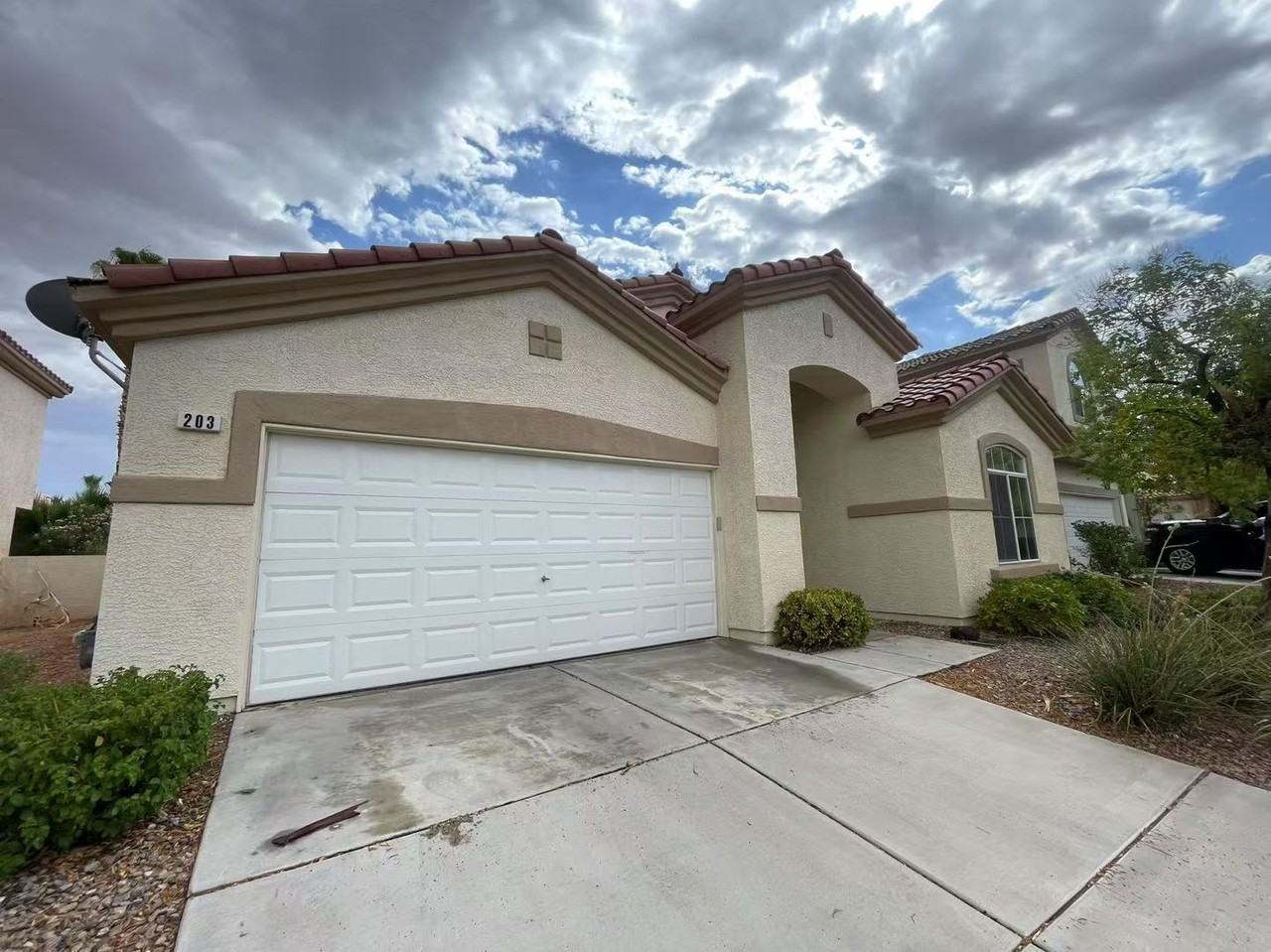 203 Sea Rim Ave - Photo 2 of 17