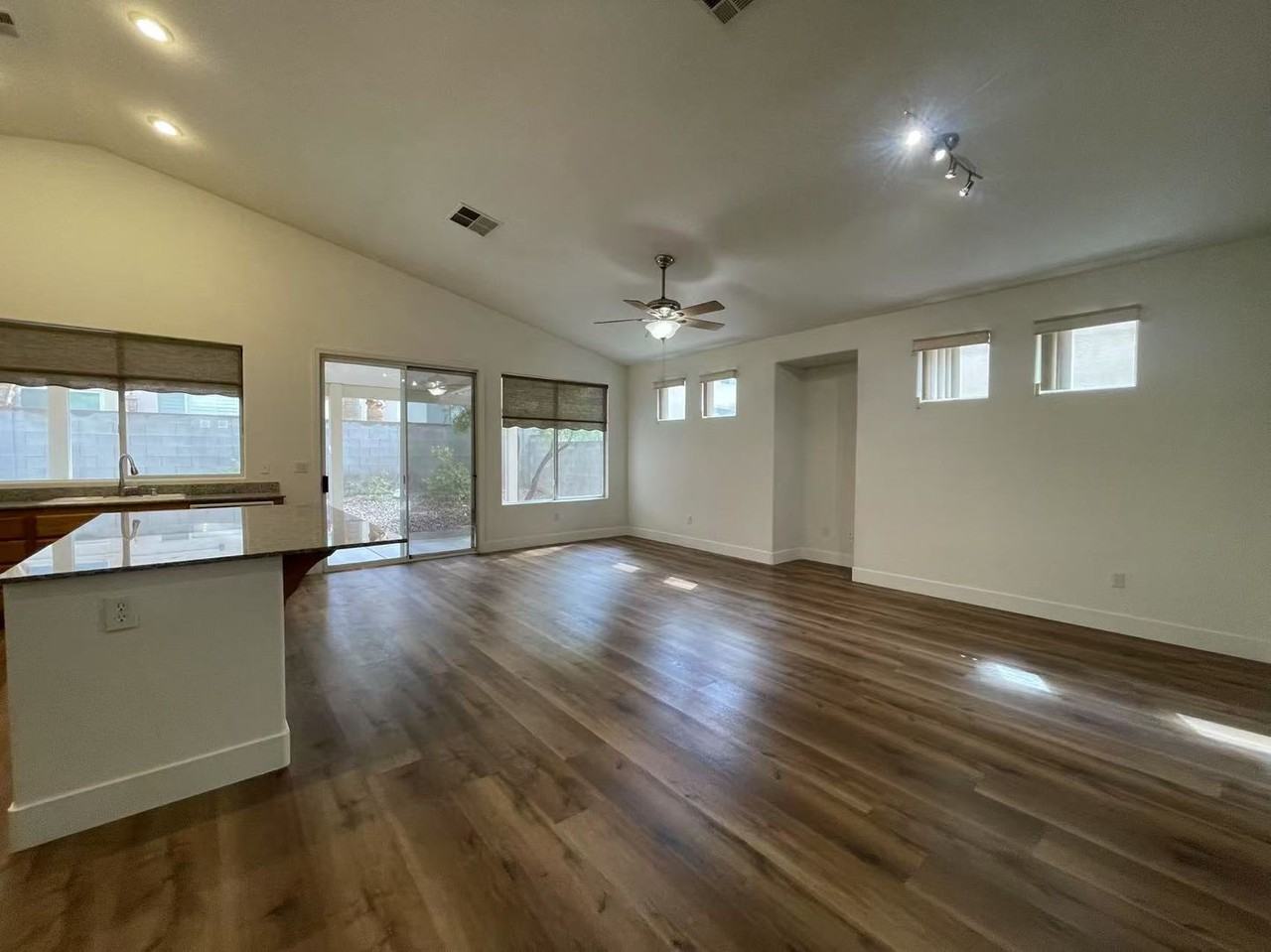 203 Sea Rim Ave - Photo 3 of 17