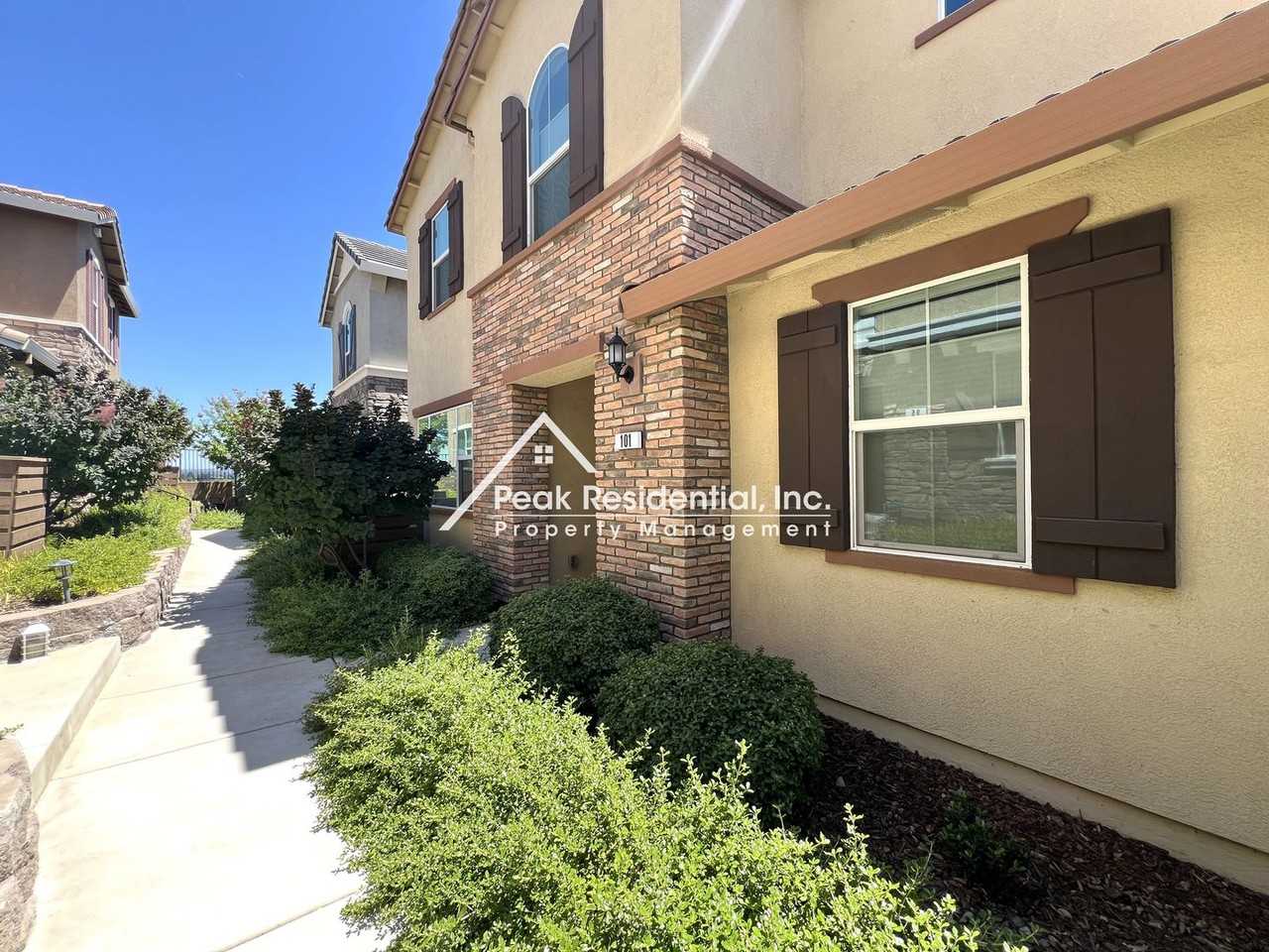 101 Huddlestone Cir - Photo 2 of 31