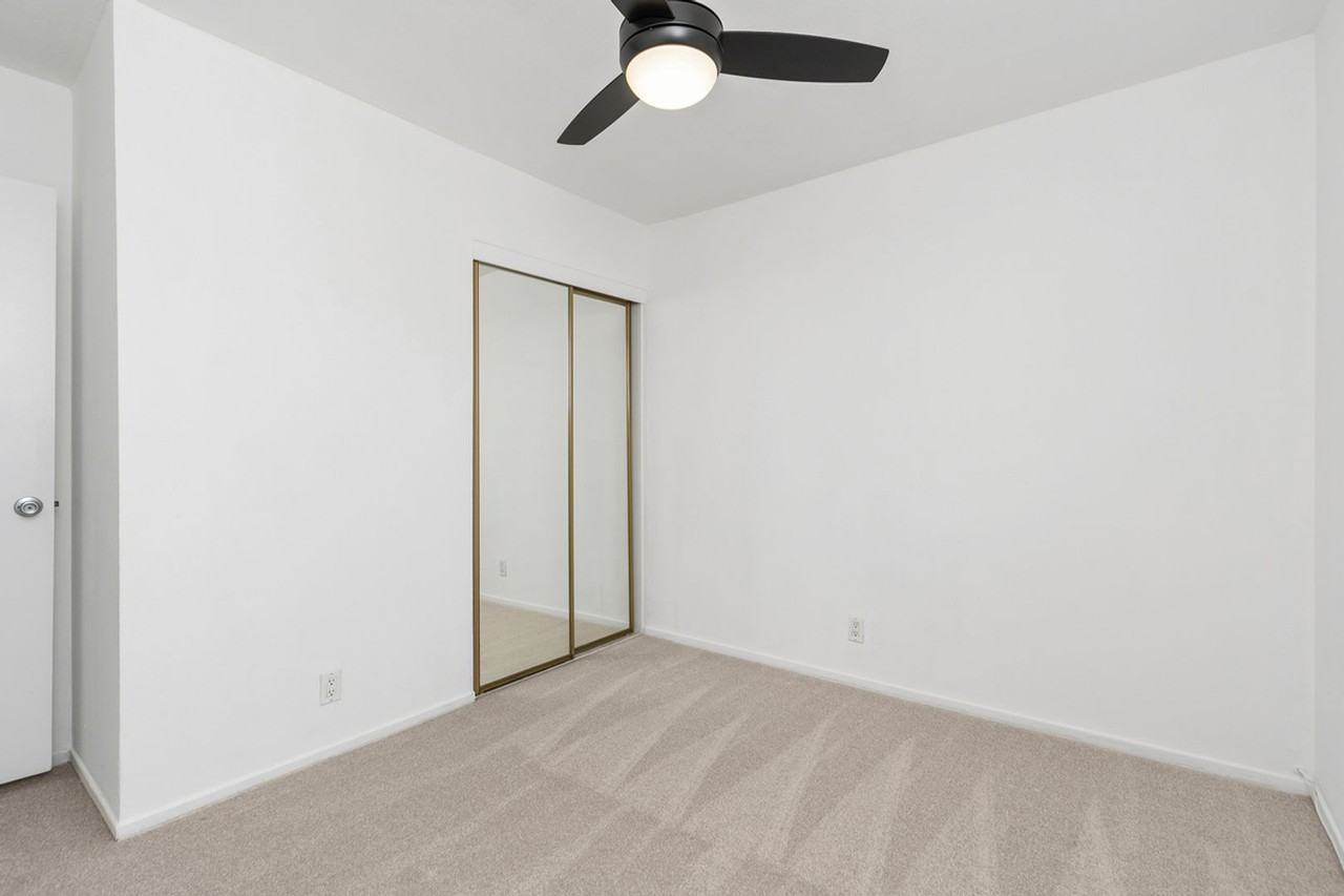 9946 Continental Dr - Photo 3 of 21