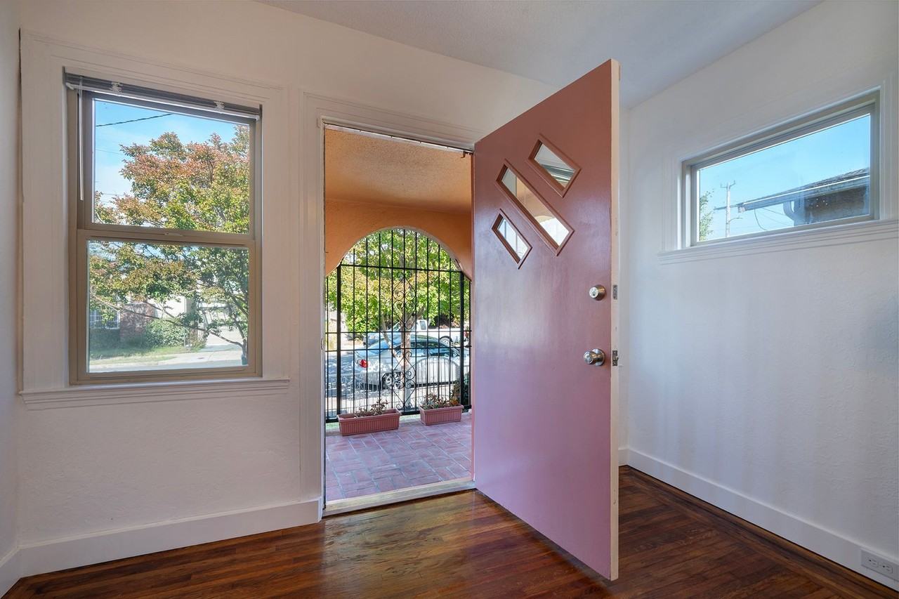 1106 Evelyn Ave - Photo 3 of 33