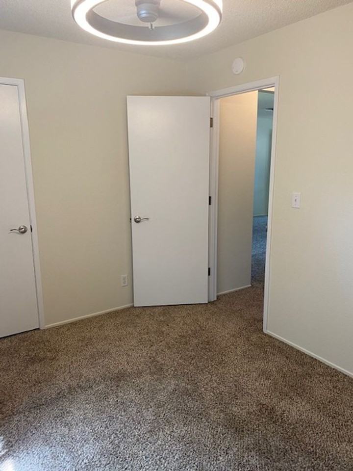 3257 Daisy St - Photo 5 of 9