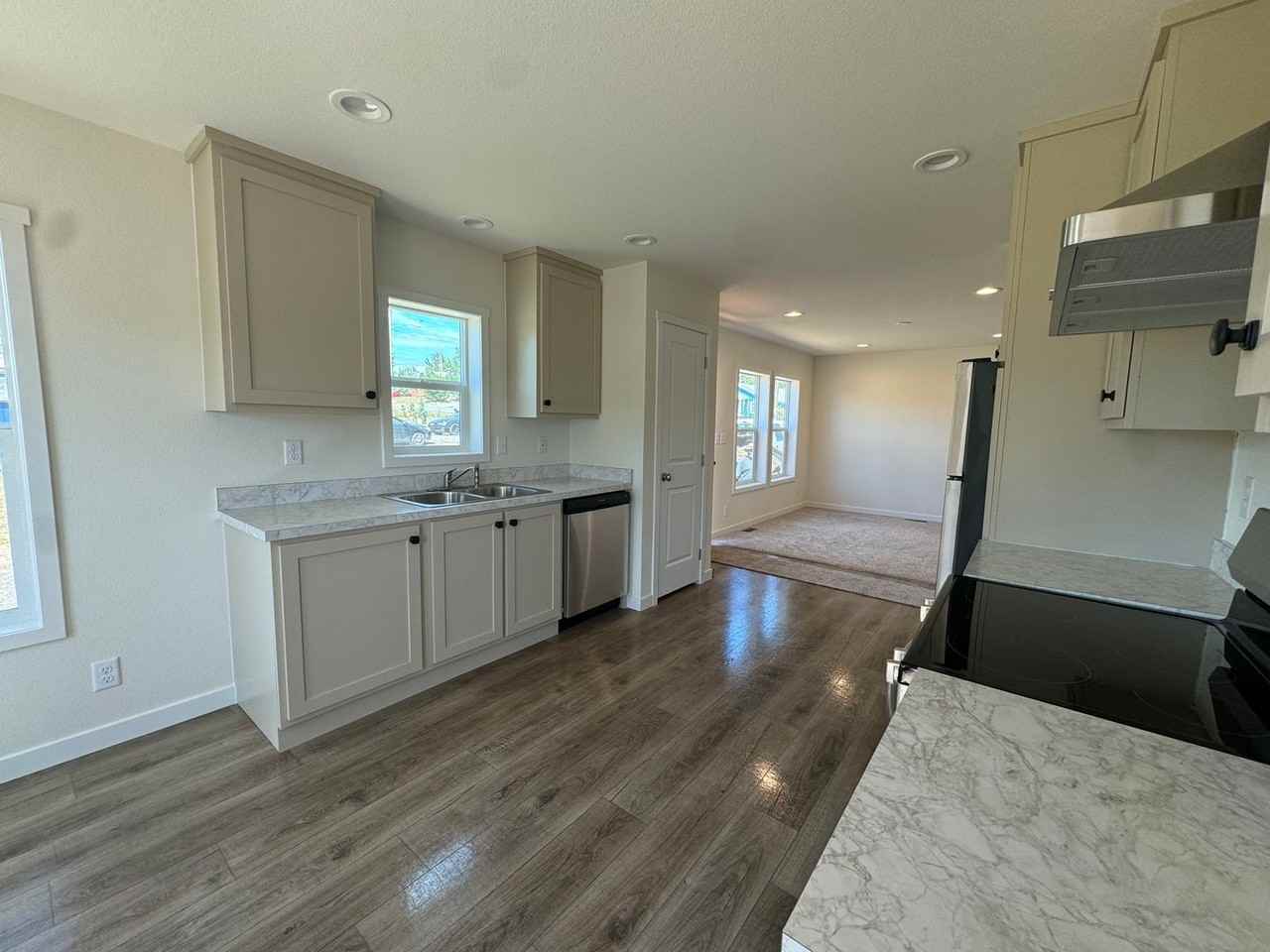 131 Southeast Darrell Avenue - Photo 3 of 18