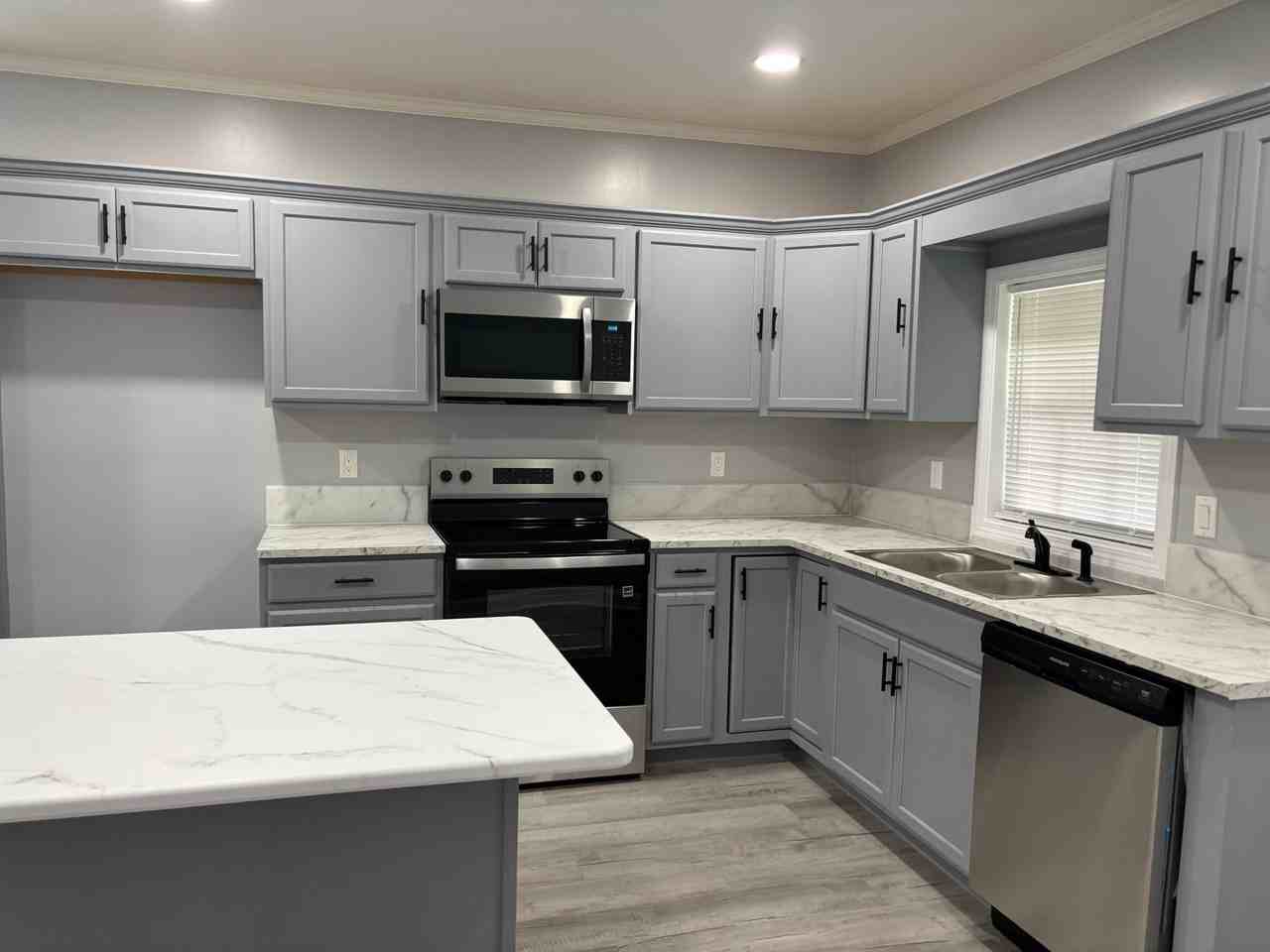 1117 Earl St - Photo 2 of 21