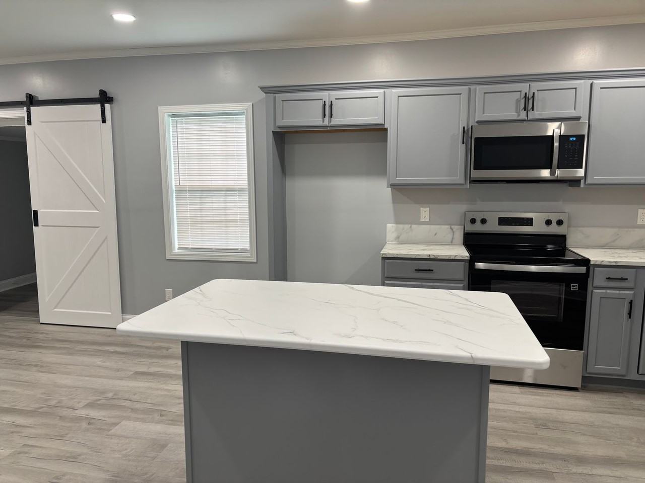 1117 Earl St - Photo 4 of 21