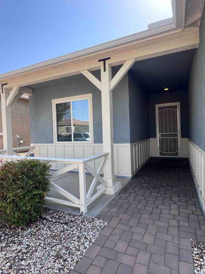 725 N Villa St - Photo 2 of 17