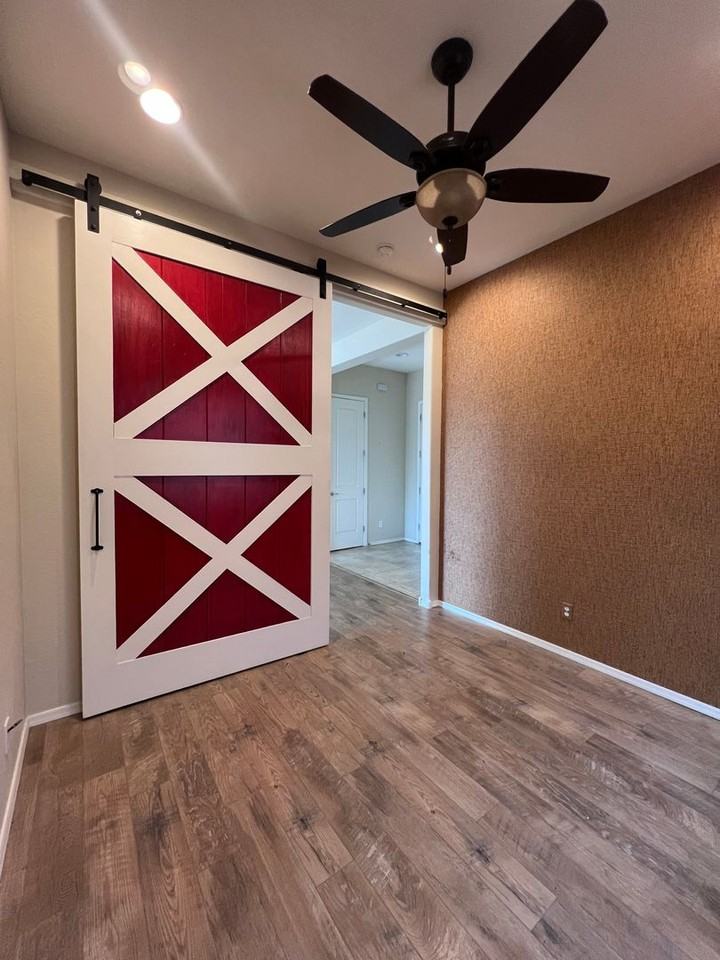 725 N Villa St - Photo 5 of 17