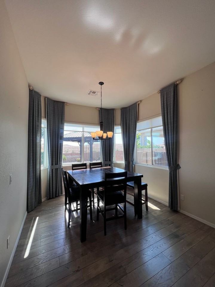 725 N Villa St - Photo 6 of 17