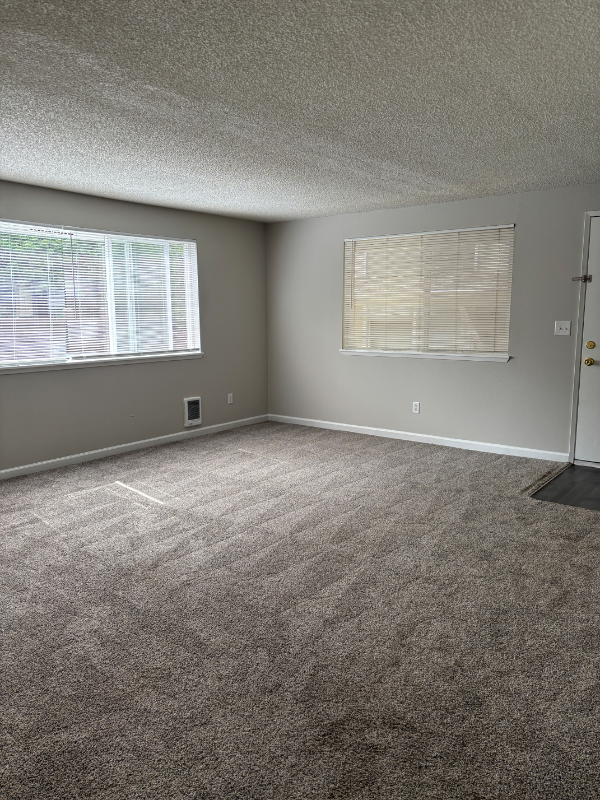 1618 S Kent Des Moines Rd #B - Photo 2 of 14